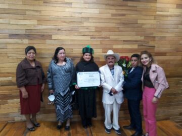 Imágenes para rendir homenaje a persona finada, estas pueden variar en su contenido.