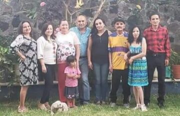 Imágenes para rendir homenaje a persona finada, estas pueden variar en su contenido.