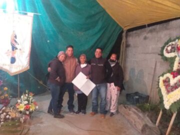 Imágenes para rendir homenaje a persona finada, estas pueden variar en su contenido.