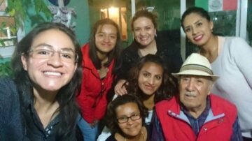 Imágenes para rendir homenaje a persona finada, estas pueden variar en su contenido.