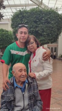 Imágenes para rendir homenaje a persona finada, estas pueden variar en su contenido.