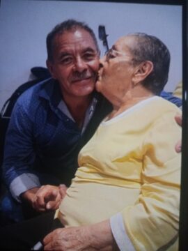 Imágenes para rendir homenaje a persona finada, estas pueden variar en su contenido.