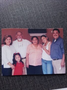 Imágenes para rendir homenaje a persona finada, estas pueden variar en su contenido.