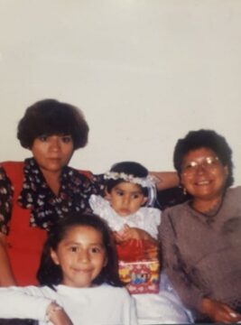 Imágenes para rendir homenaje a persona finada, estas pueden variar en su contenido.