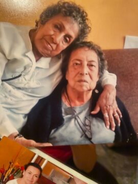 Imágenes para rendir homenaje a persona finada, estas pueden variar en su contenido.