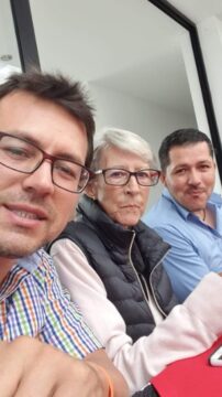 Imágenes para rendir homenaje a persona finada, estas pueden variar en su contenido.