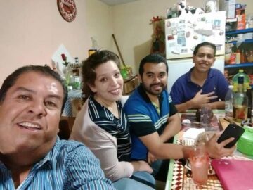 Imágenes para rendir homenaje a persona finada, estas pueden variar en su contenido.