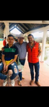 Imágenes para rendir homenaje a persona finada, estas pueden variar en su contenido.