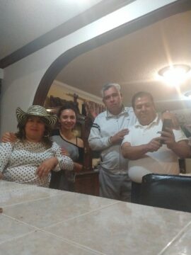 Imágenes para rendir homenaje a persona finada, estas pueden variar en su contenido.
