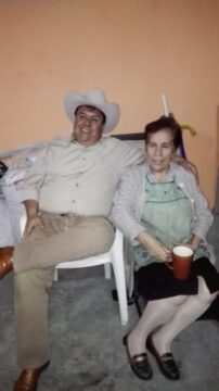 Imágenes para rendir homenaje a persona finada, estas pueden variar en su contenido.