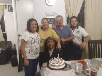 Imágenes para rendir homenaje a persona finada, estas pueden variar en su contenido.