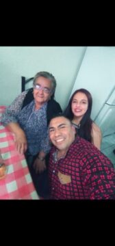 Imágenes para rendir homenaje a persona finada, estas pueden variar en su contenido.