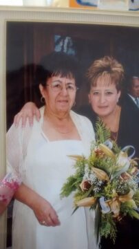 Imágenes para rendir homenaje a persona finada, estas pueden variar en su contenido.