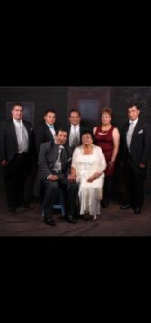 Imágenes para rendir homenaje a persona finada, estas pueden variar en su contenido.