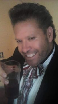 Imágenes para rendir homenaje a persona finada, estas pueden variar en su contenido.