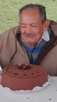 Imágenes para rendir homenaje a persona finada, estas pueden variar en su contenido.