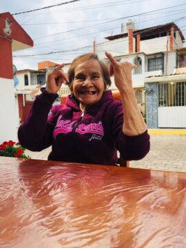 Imágenes para rendir homenaje a persona finada, estas pueden variar en su contenido.