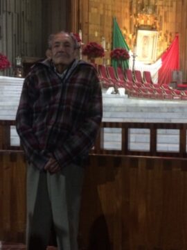 Imágenes para rendir homenaje a persona finada, estas pueden variar en su contenido.