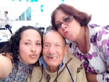 Imágenes para rendir homenaje a persona finada, estas pueden variar en su contenido.