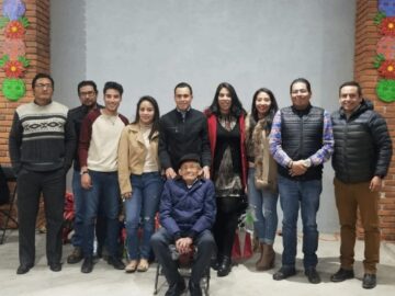 Imágenes para rendir homenaje a persona finada, estas pueden variar en su contenido.