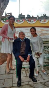 Imágenes para rendir homenaje a persona finada, estas pueden variar en su contenido.