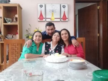 Imágenes para rendir homenaje a persona finada, estas pueden variar en su contenido.