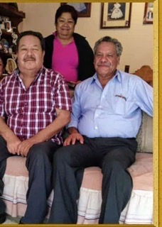 Imágenes para rendir homenaje a persona finada, estas pueden variar en su contenido.