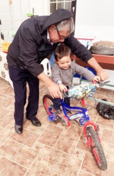 Imágenes para rendir homenaje a persona finada, estas pueden variar en su contenido.