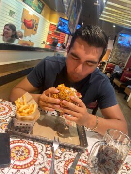 Imágenes para rendir homenaje a persona finada, estas pueden variar en su contenido.