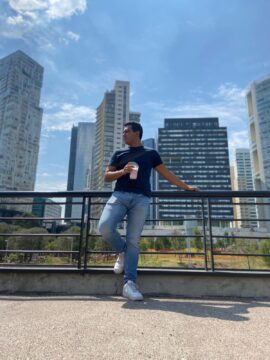 Imágenes para rendir homenaje a persona finada, estas pueden variar en su contenido.