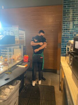 Imágenes para rendir homenaje a persona finada, estas pueden variar en su contenido.