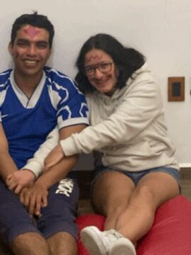 Imágenes para rendir homenaje a persona finada, estas pueden variar en su contenido.