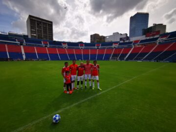 Imágenes para rendir homenaje a persona finada, estas pueden variar en su contenido.