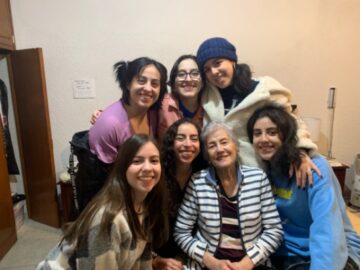 Imágenes para rendir homenaje a persona finada, estas pueden variar en su contenido.