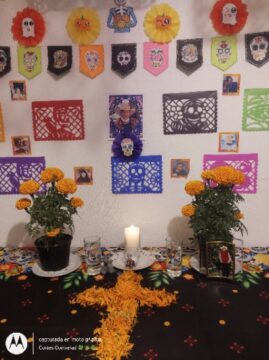 Imágenes para rendir homenaje a persona finada, estas pueden variar en su contenido.