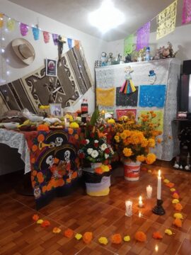 Imágenes para rendir homenaje a persona finada, estas pueden variar en su contenido.