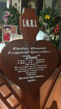 Imágenes para rendir homenaje a persona finada, estas pueden variar en su contenido.