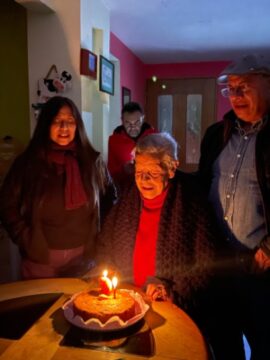 Imágenes para rendir homenaje a persona finada, estas pueden variar en su contenido.