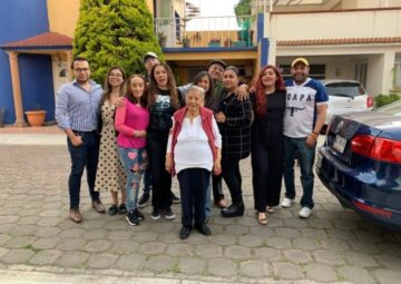 Imágenes para rendir homenaje a persona finada, estas pueden variar en su contenido.
