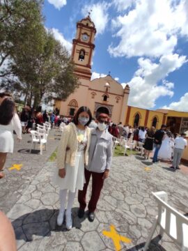 Imágenes para rendir homenaje a persona finada, estas pueden variar en su contenido.