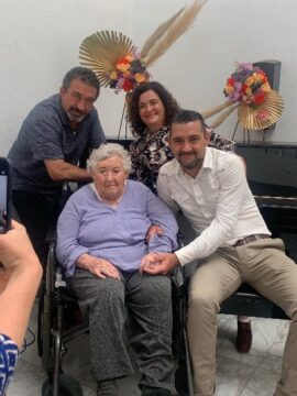 Imágenes para rendir homenaje a persona finada, estas pueden variar en su contenido.