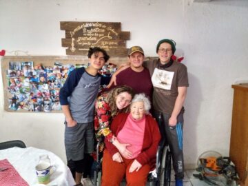 Imágenes para rendir homenaje a persona finada, estas pueden variar en su contenido.