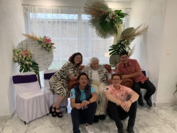 Imágenes para rendir homenaje a persona finada, estas pueden variar en su contenido.