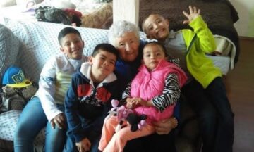 Imágenes para rendir homenaje a persona finada, estas pueden variar en su contenido.