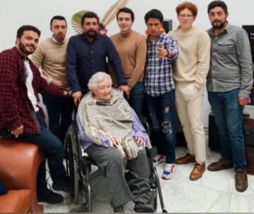 Imágenes para rendir homenaje a persona finada, estas pueden variar en su contenido.