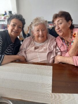Imágenes para rendir homenaje a persona finada, estas pueden variar en su contenido.