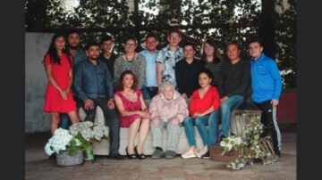 Imágenes para rendir homenaje a persona finada, estas pueden variar en su contenido.