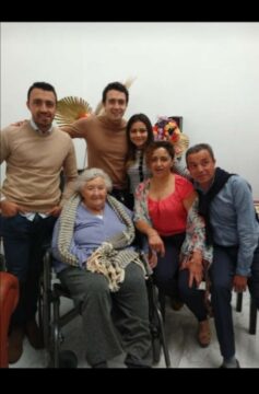 Imágenes para rendir homenaje a persona finada, estas pueden variar en su contenido.