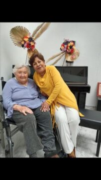 Imágenes para rendir homenaje a persona finada, estas pueden variar en su contenido.