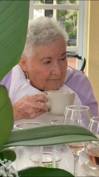 Imágenes para rendir homenaje a persona finada, estas pueden variar en su contenido.